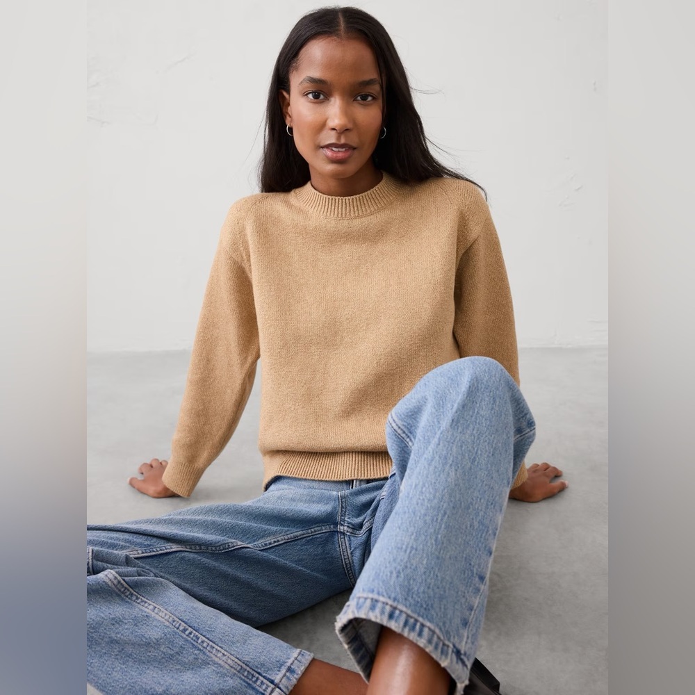 Banana Republic Coveted Crew Neck Sweater in Camel and Shiny Gold Lurex. NWT.